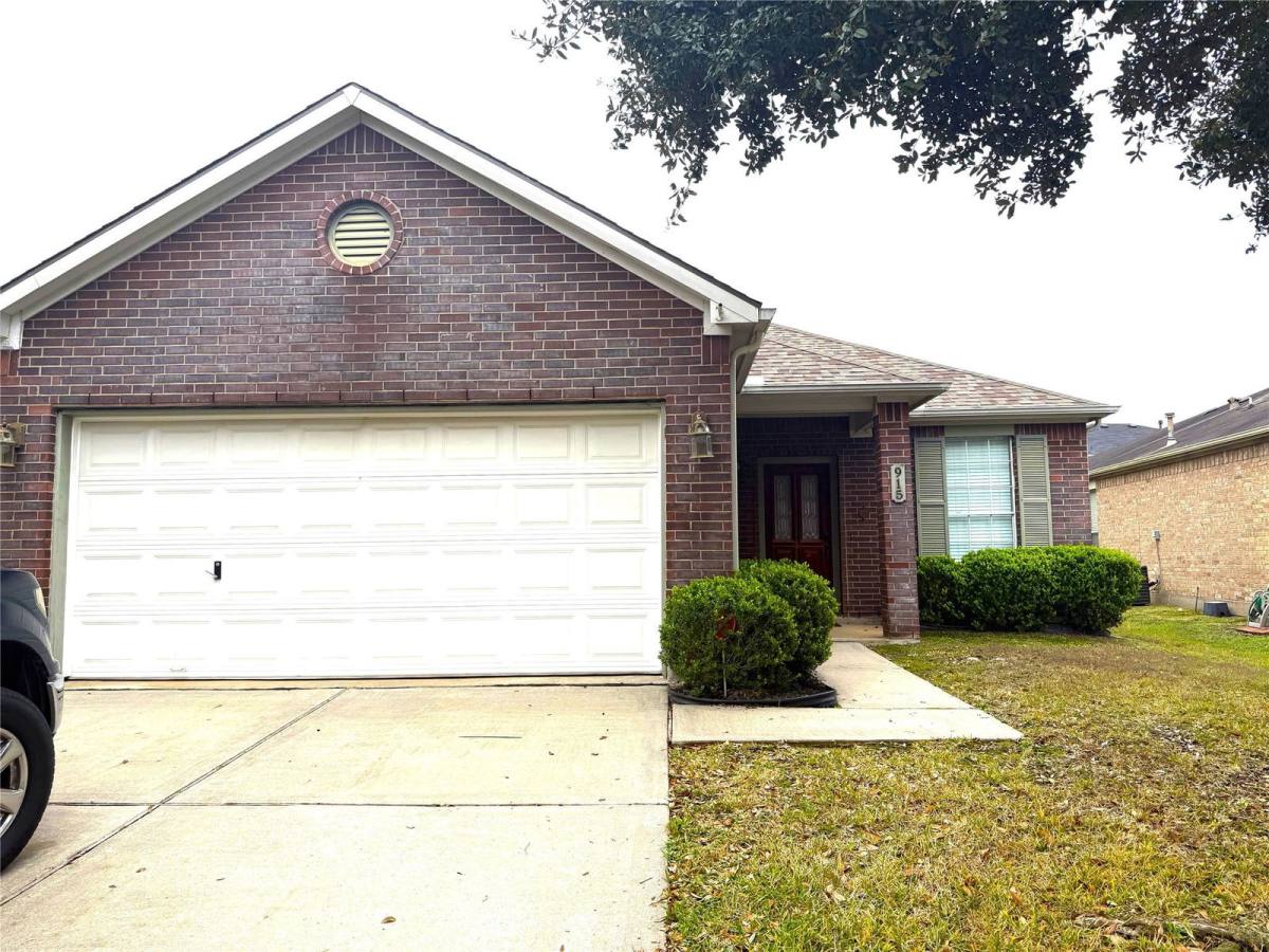 House for rent at 915 Saginaw Bay Court, Spring, TX 77373