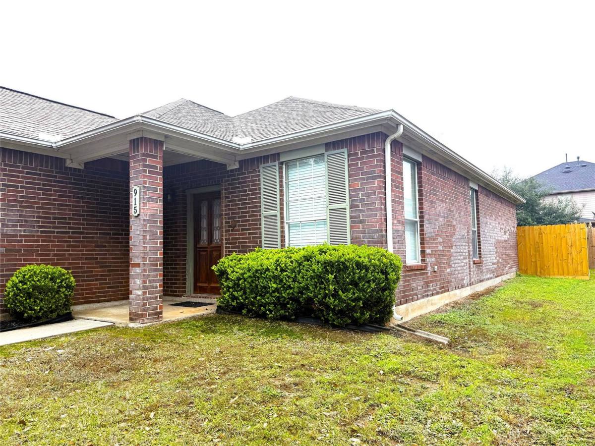 House for rent at 915 Saginaw Bay Court, Spring, TX 77373