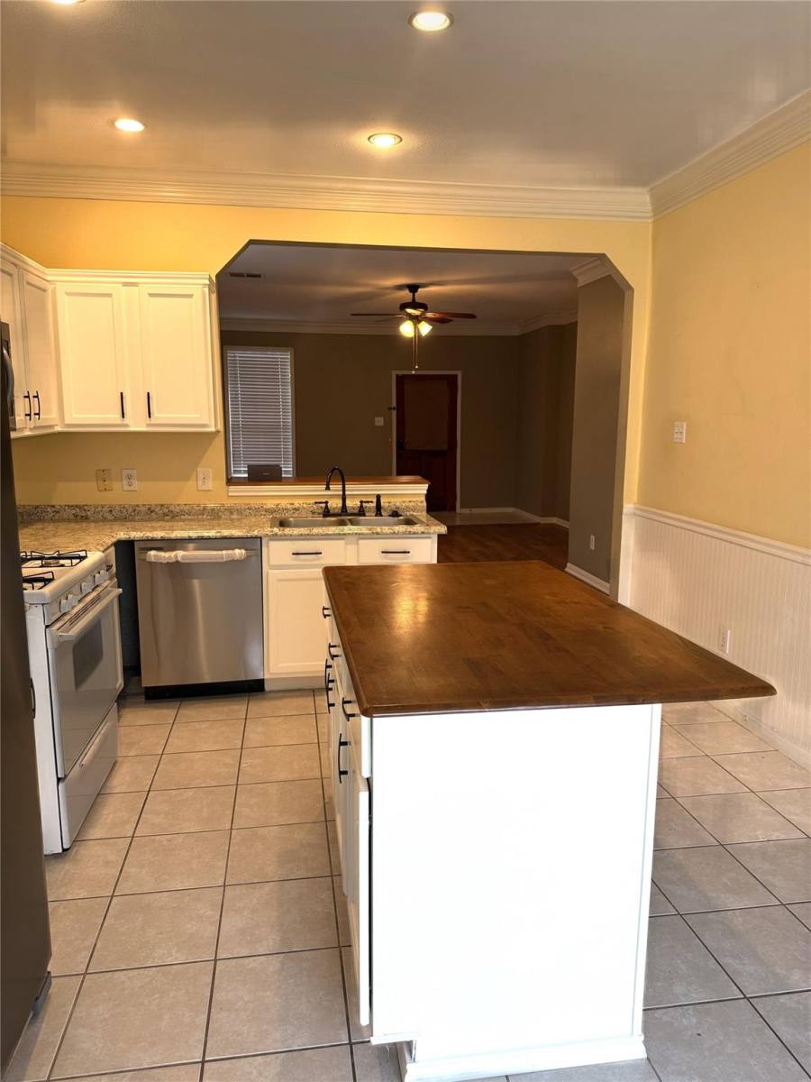 House for rent at 915 Saginaw Bay Court, Spring, TX 77373
