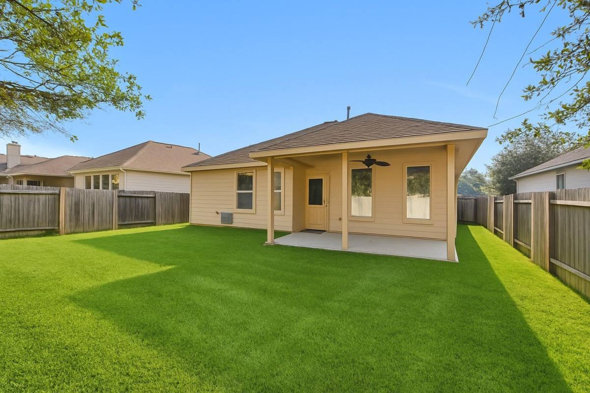 House for rent at 11502 W Woodmark, Conroe, TX 77304