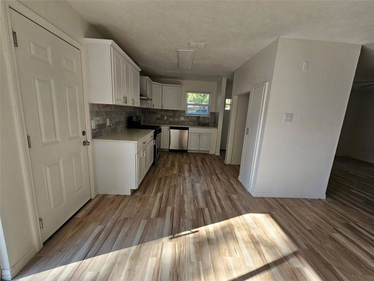 House for rent at 105 E Wavy Oak Circle, Spring, TX 77381