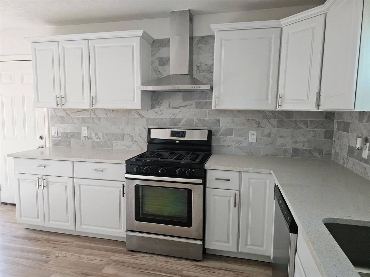 House for rent at 105 E Wavy Oak Circle, Spring, TX 77381