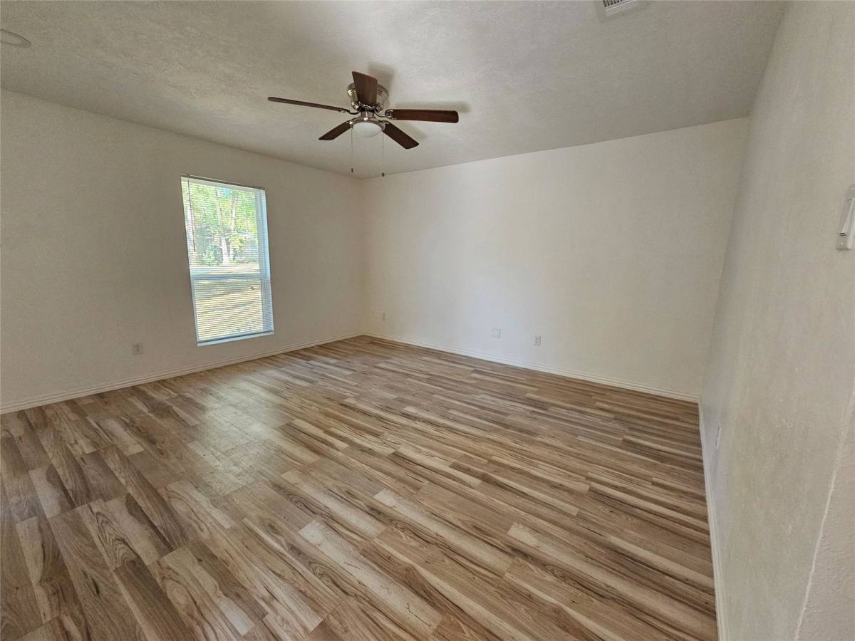 House for rent at 105 E Wavy Oak Circle, Spring, TX 77381