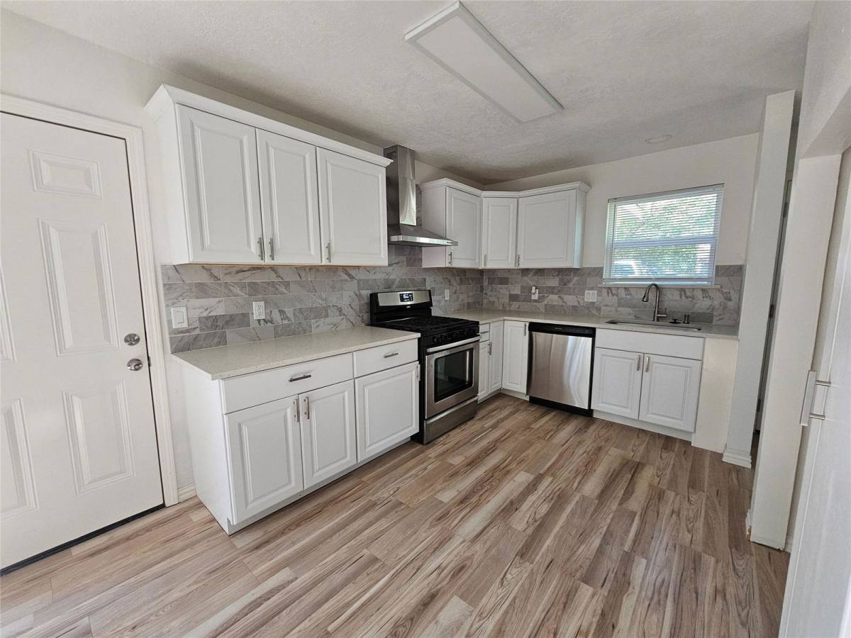 House for rent at 105 E Wavy Oak Circle, Spring, TX 77381