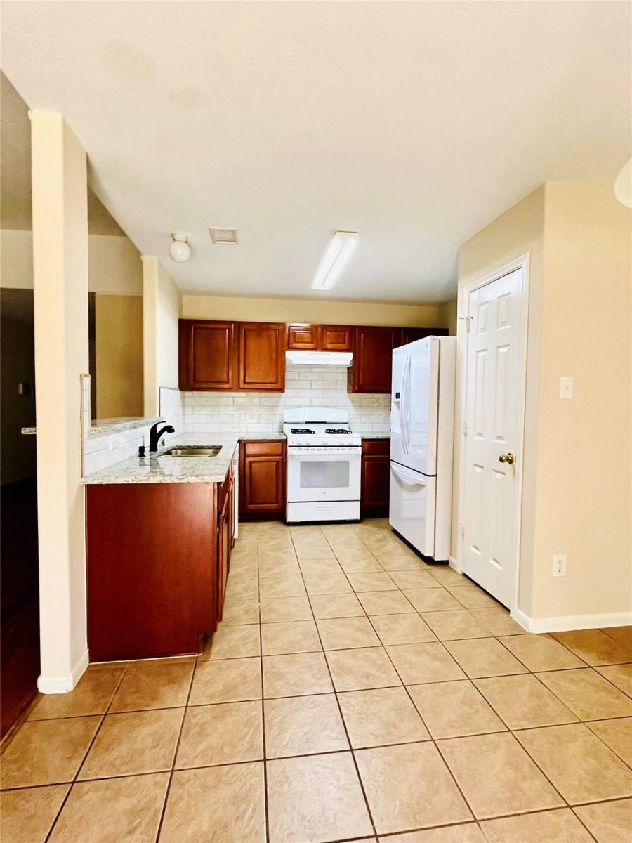 House for rent at 25330 Barmby Dr, Tomball, TX 77375