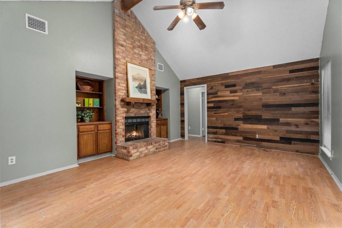 House for rent at 6 S Pineplank Court, Spring, TX 77381
