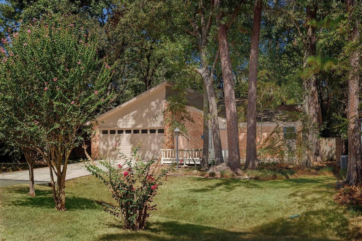 House for rent at 6 S Pineplank Court, Spring, TX 77381