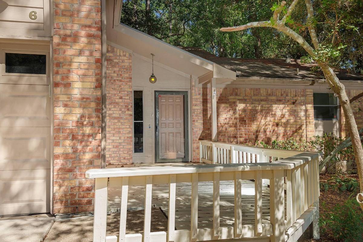 House for rent at 6 S Pineplank Court, Spring, TX 77381