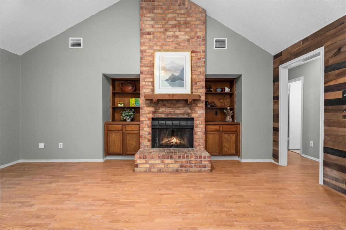 House for rent at 6 S Pineplank Court, Spring, TX 77381