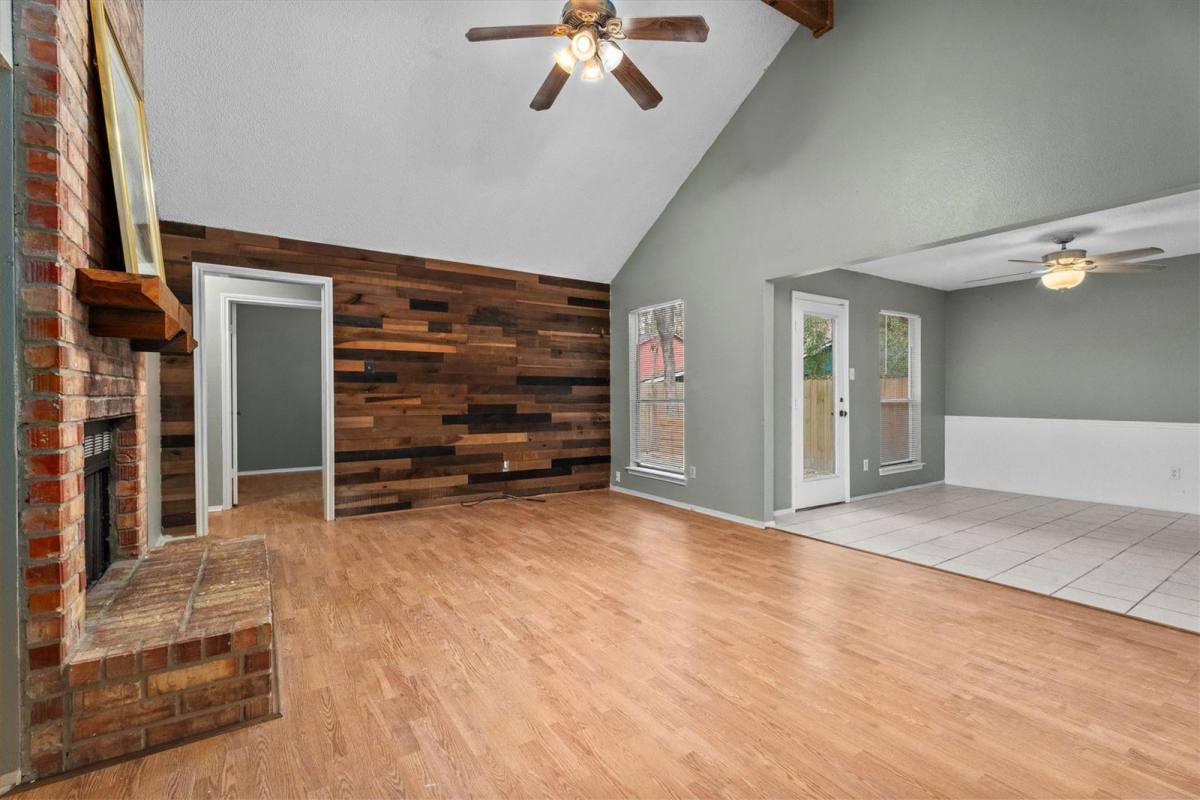 House for rent at 6 S Pineplank Court, Spring, TX 77381