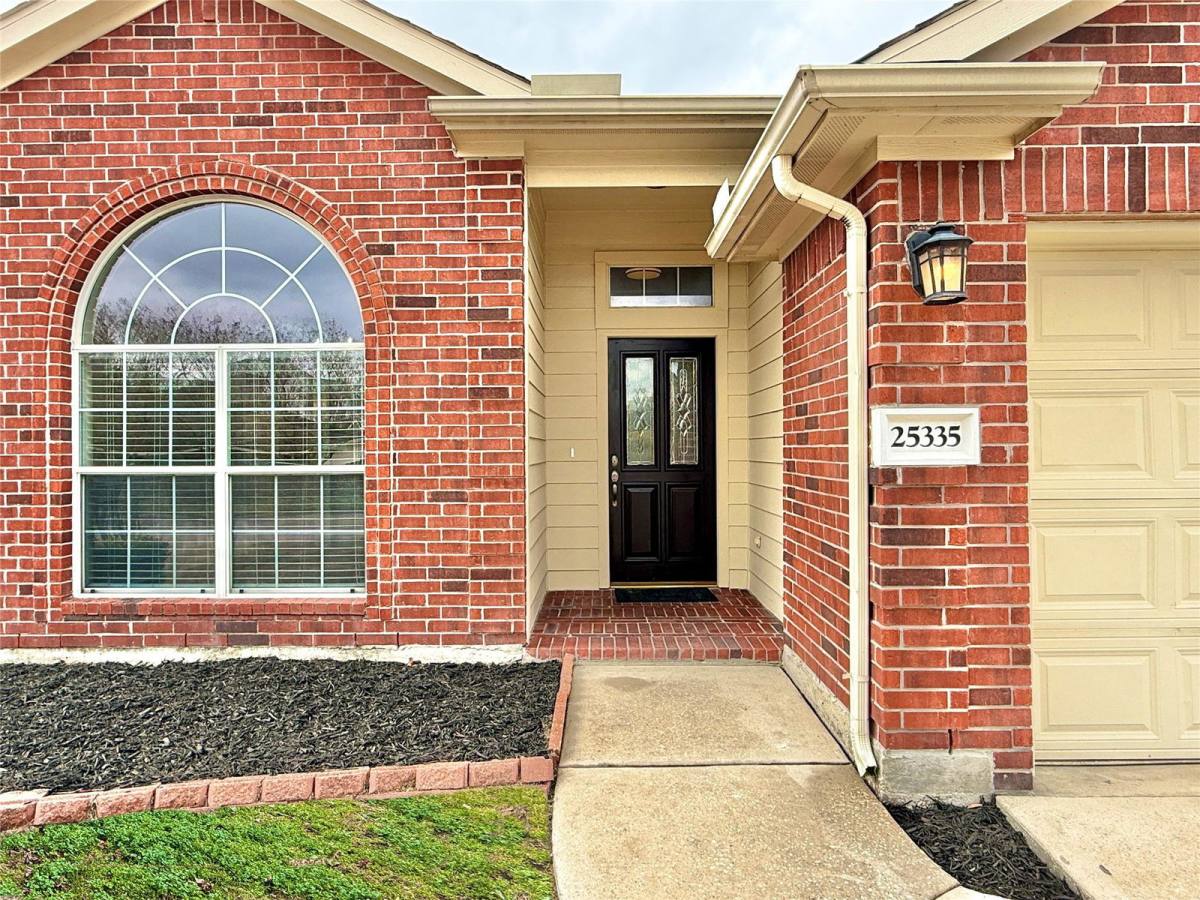 House for rent at 25335 Rayford Crest Dr, Spring, TX 77386