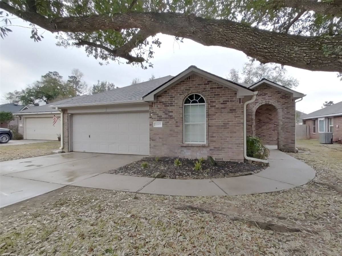 House for rent at 2205 Highland Hills Dr, Conroe, TX 77304