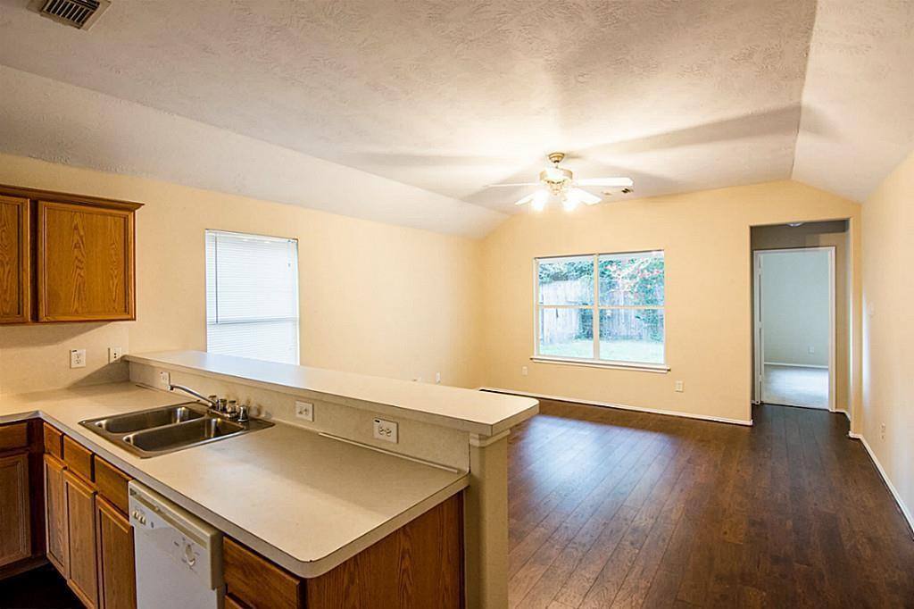 House for rent at 87 Hockenberry Place, Conroe, TX 77385
