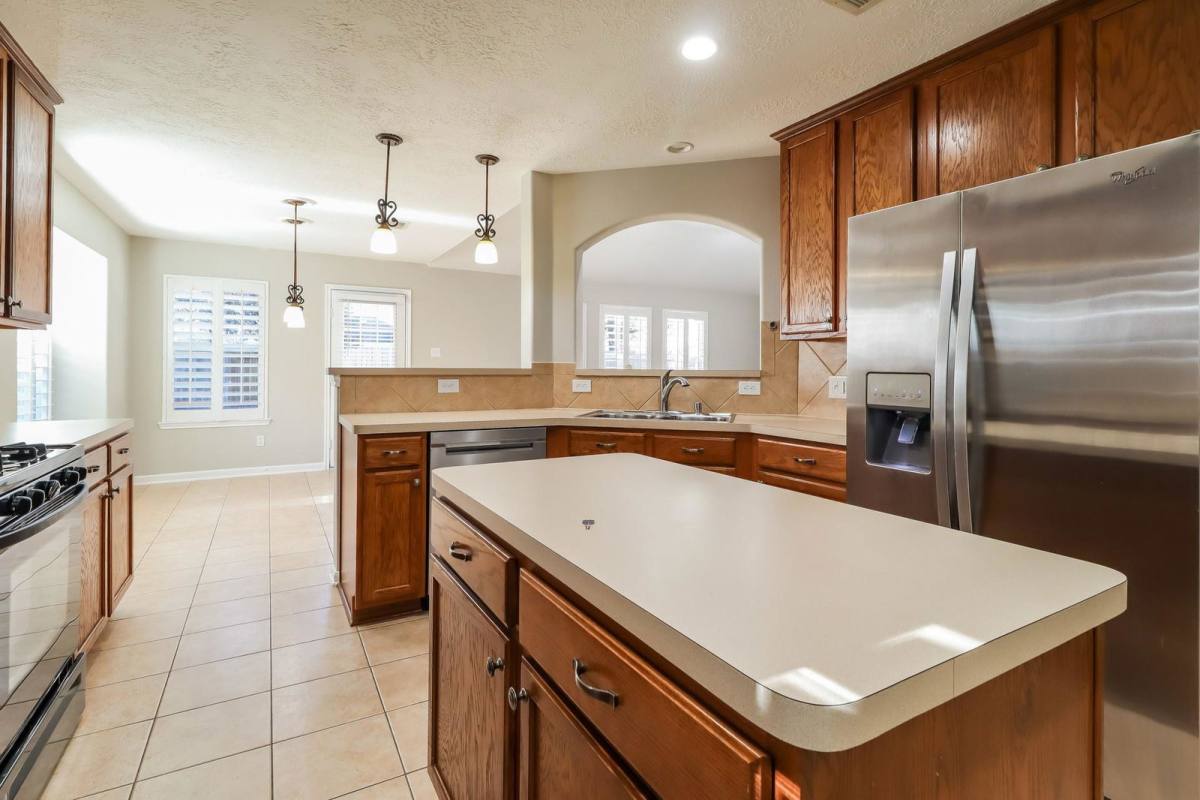 House for rent at 27 S Misty Canyon Place, Conroe, TX 77385
