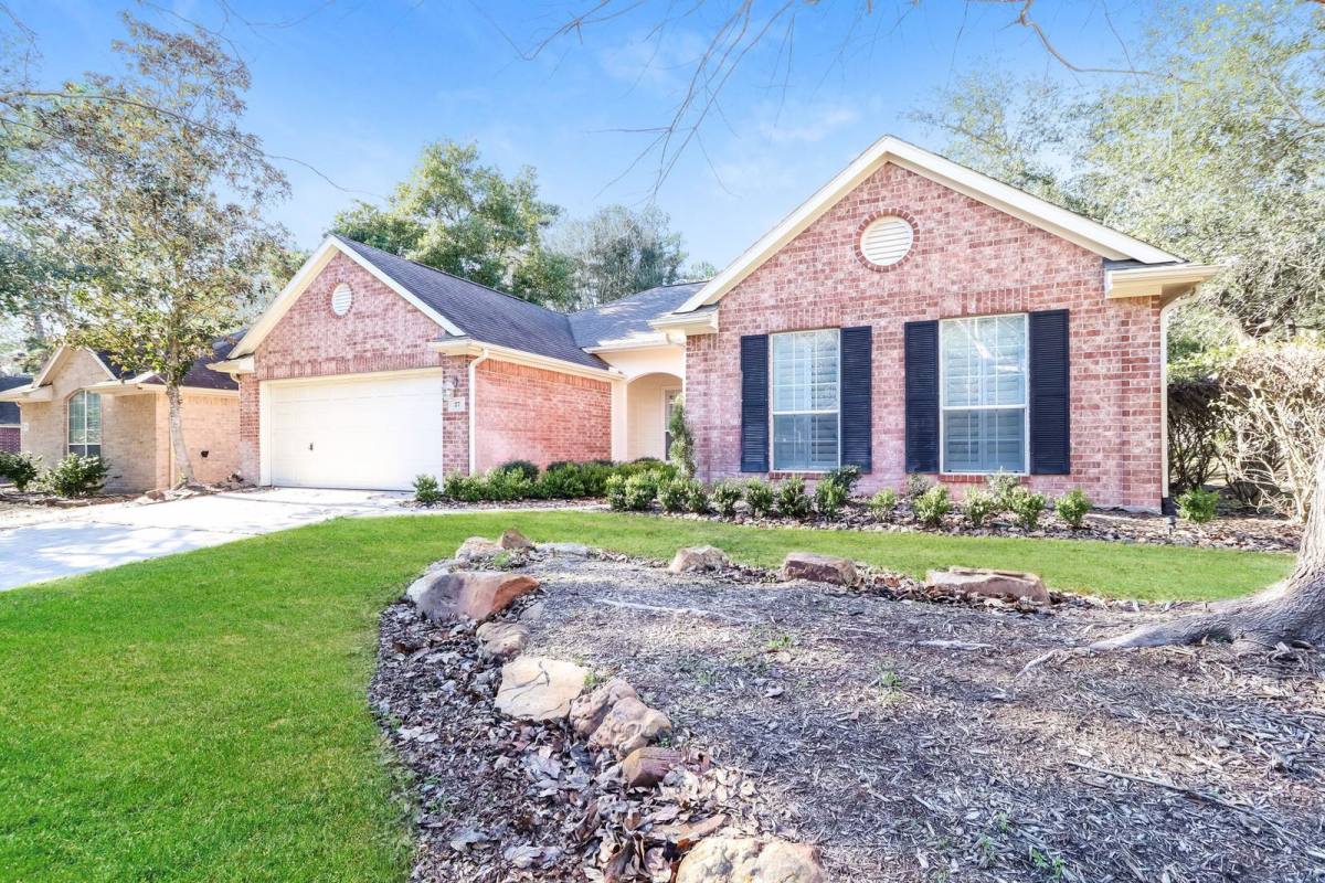 House for rent at 27 S Misty Canyon Place, Conroe, TX 77385