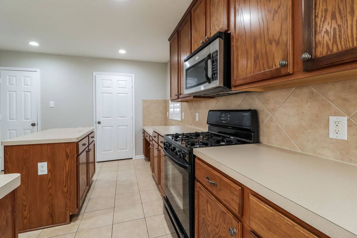 House for rent at 27 S Misty Canyon Place, Conroe, TX 77385