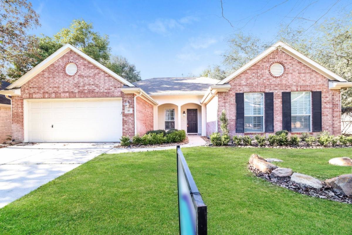 House for rent at 27 S Misty Canyon Place, Conroe, TX 77385