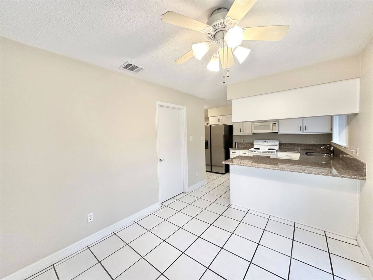 House for rent at 65 Hickory Oak Dr, Spring, TX 77381