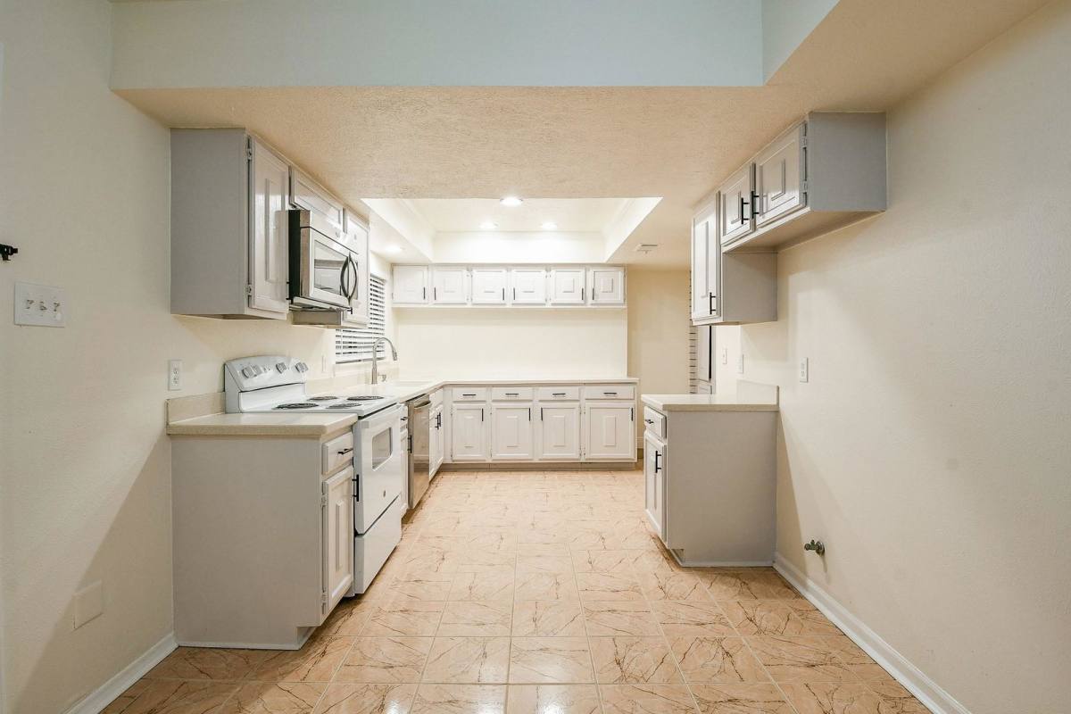 House for rent at 26 Yewleaf Rd, Spring, TX 77381