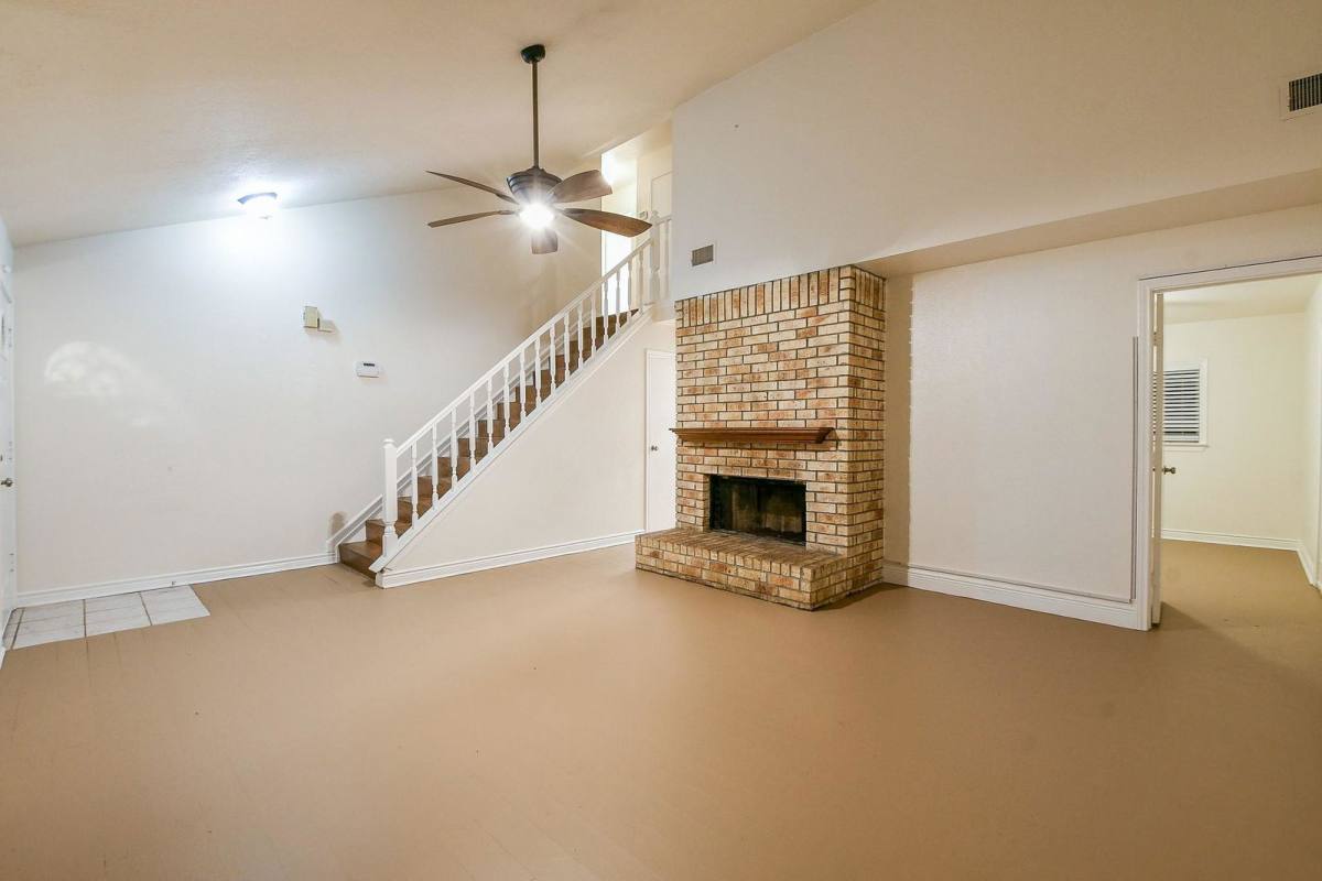 House for rent at 26 Yewleaf Rd, Spring, TX 77381