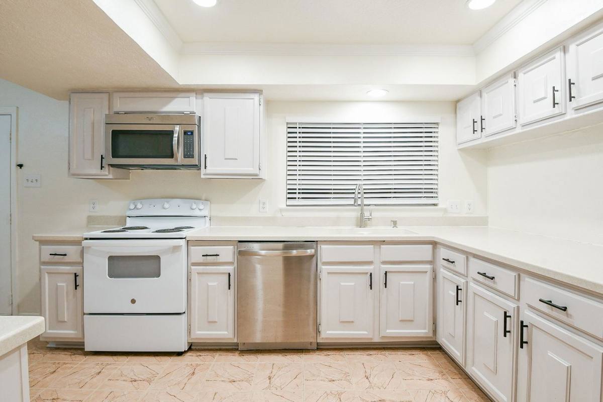 House for rent at 26 Yewleaf Rd, Spring, TX 77381