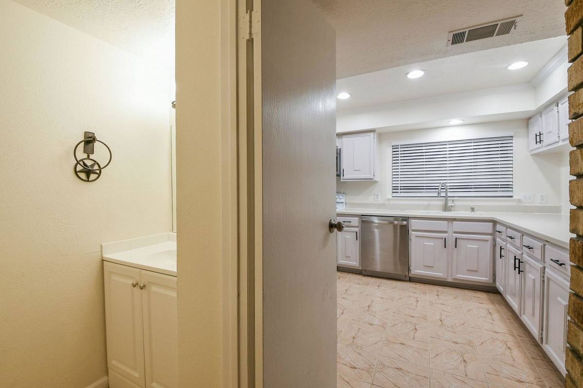 House for rent at 26 Yewleaf Rd, Spring, TX 77381