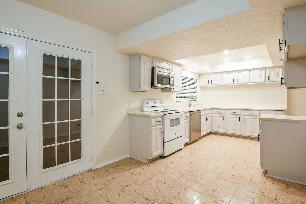 House for rent at 26 Yewleaf Rd, Spring, TX 77381