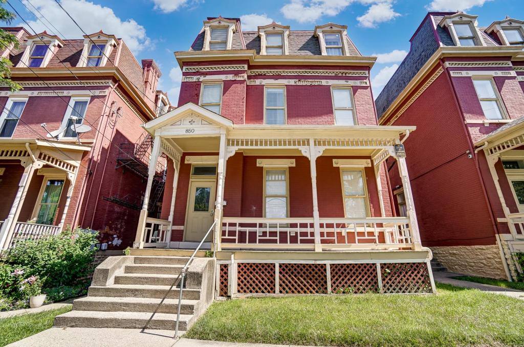 Apartment for rent at 850 Lincoln Ave #2, Cincinnati, OH 45206