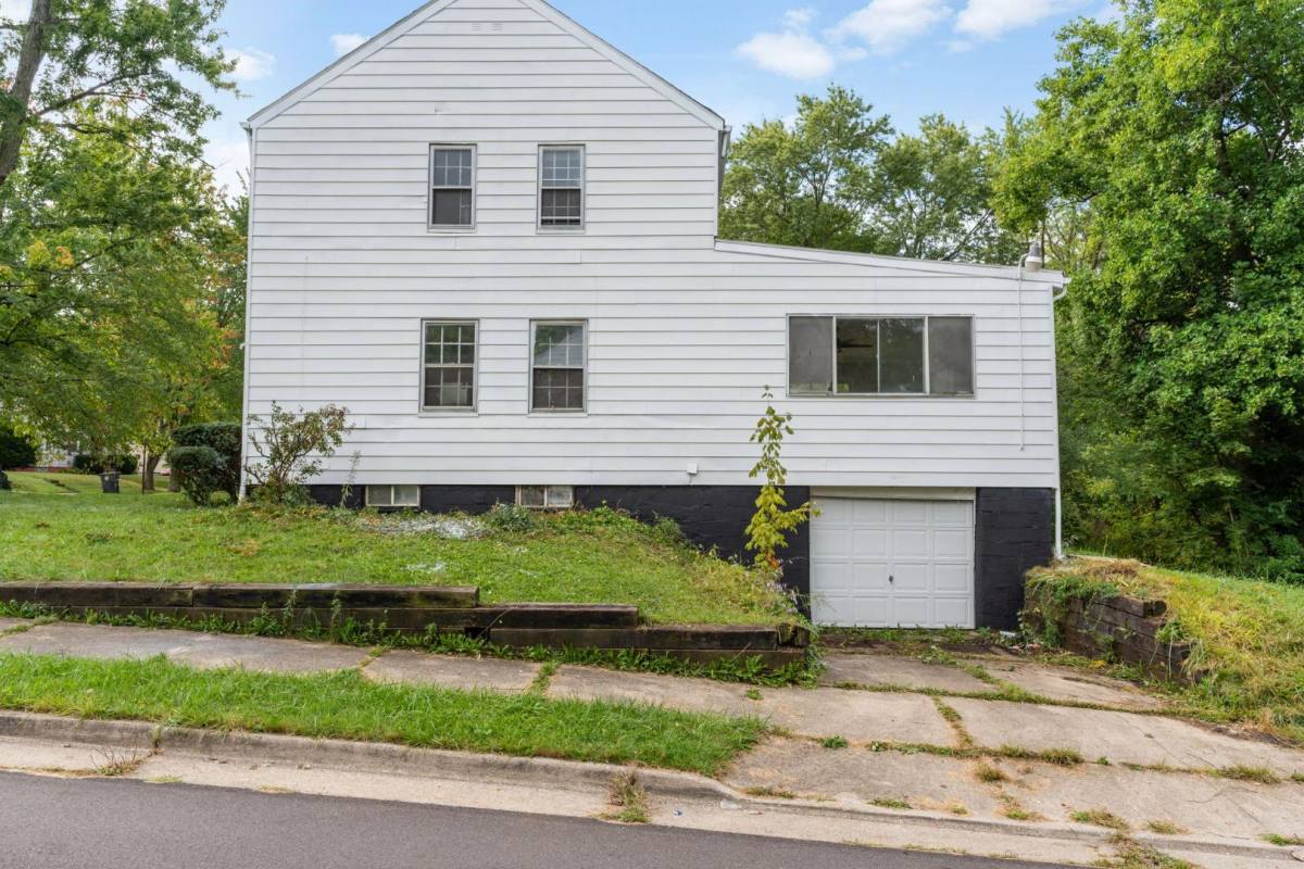 House for rent at 1114 Roslyn Ave, Akron, OH 44320