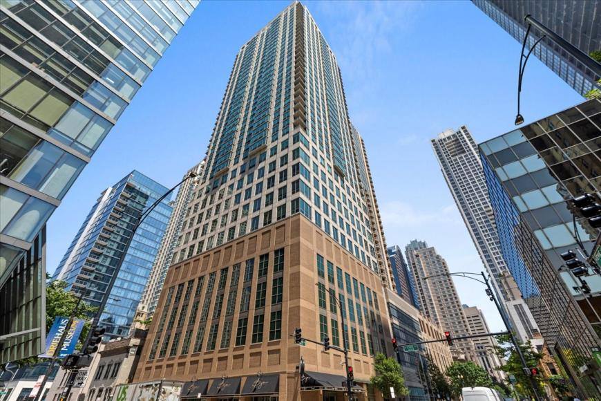 Condo for rent at 2 E Erie St #3612, Chicago, IL 60611