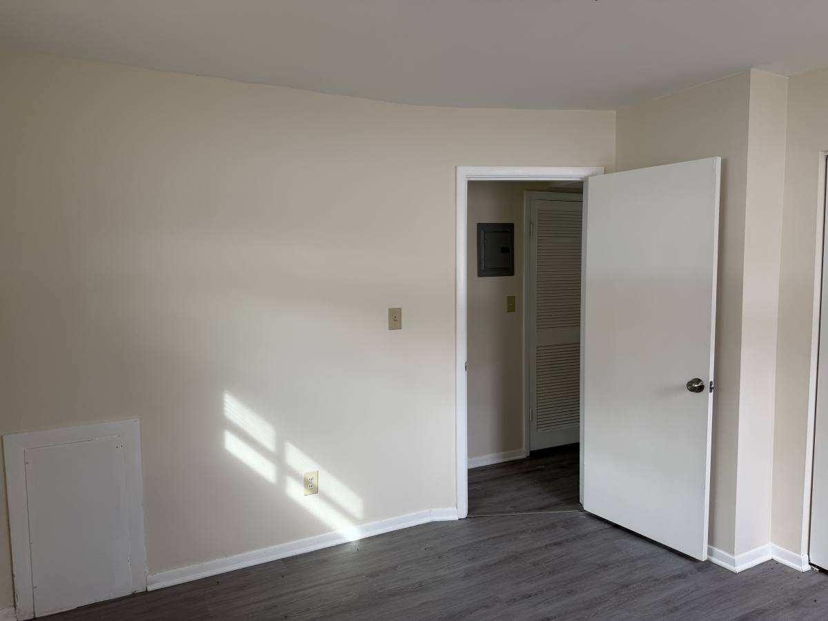 Apartment for rent at 4560 E 104th St #1, Cleveland, OH 44125