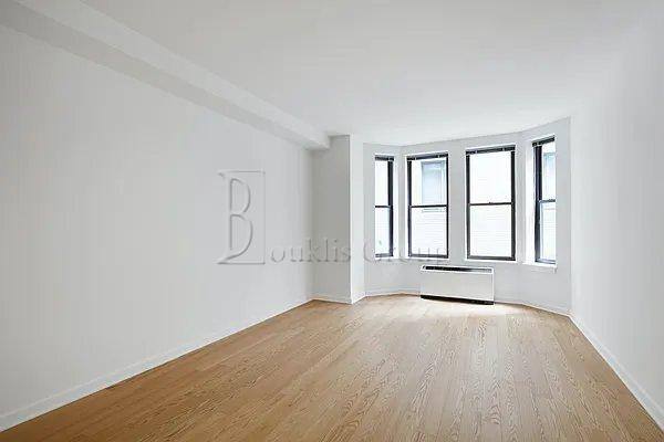 Apartment for rent at 37 Wall St #6G, New York, NY 10005