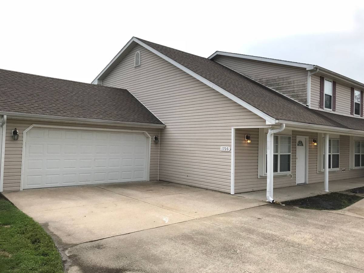 Townhouse for rent at 1704-1706 Juniper Dr, Columbia, MO 65201