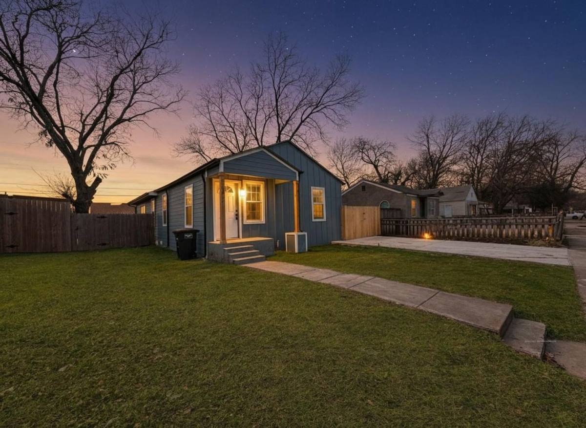 House for rent at 1824 Carver Ave, Fort Worth, TX 76102