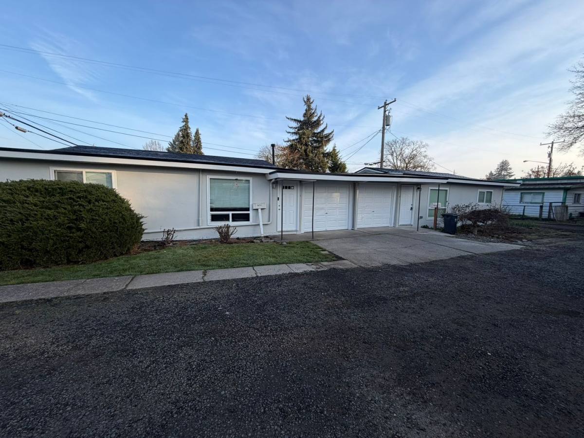 Townhouse for rent at 1675 S 2nd St, Lebanon, OR 97355