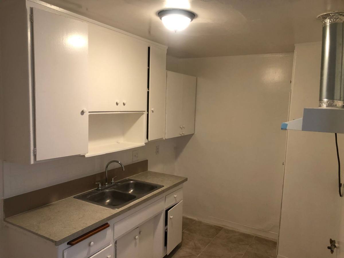 Apartment for rent at 12521 York Ave, Hawthorne, CA 90250