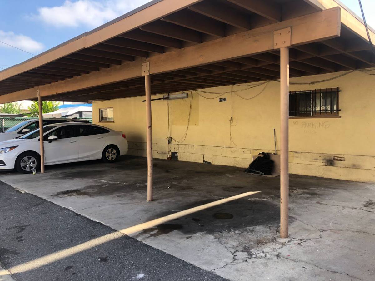 Apartment for rent at 12521 York Ave, Hawthorne, CA 90250