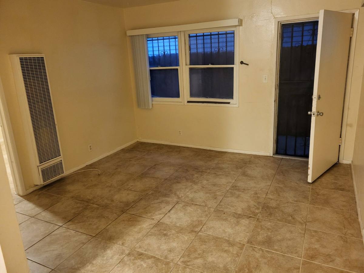 Apartment for rent at 12521 York Ave, Hawthorne, CA 90250