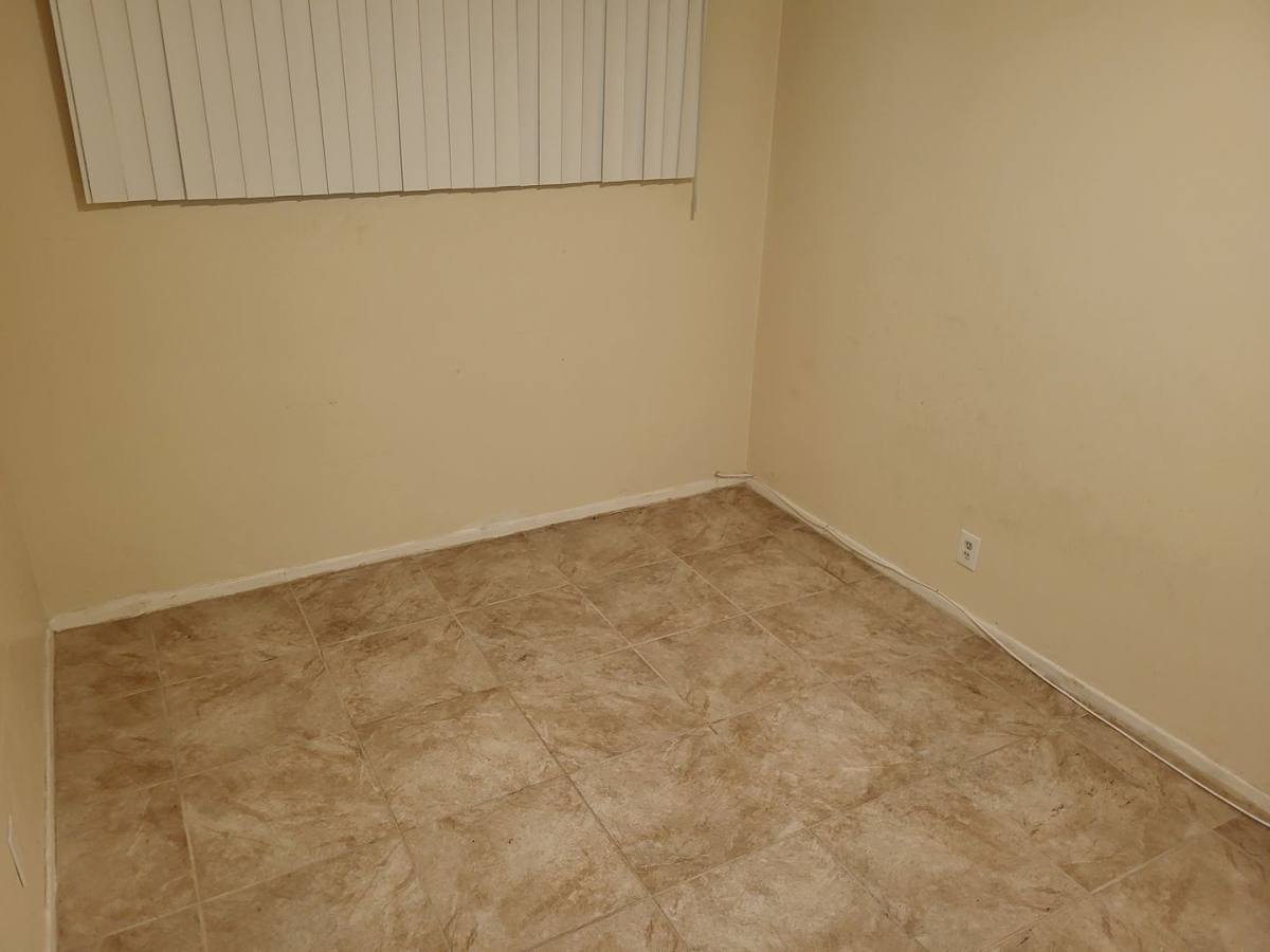 Apartment for rent at 12521 York Ave, Hawthorne, CA 90250