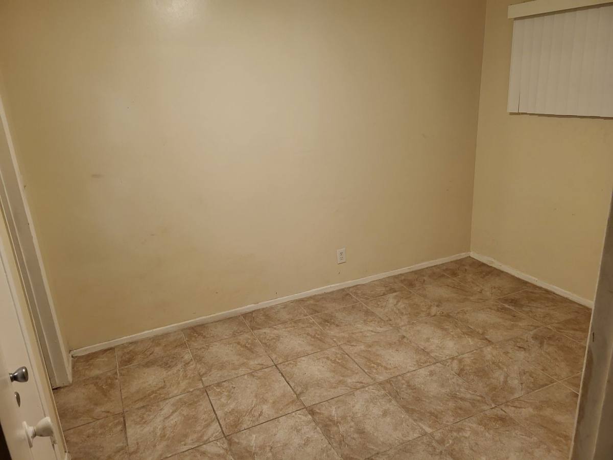 Apartment for rent at 12521 York Ave, Hawthorne, CA 90250