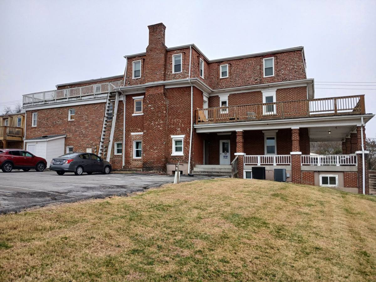 Apartment for rent at 2000 Netherland Inn Rd, Kingsport, TN 37660