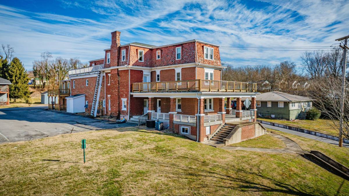 Apartment for rent at Boatyard, 2000 Netherland Inn Rd, Kingsport, TN 37660