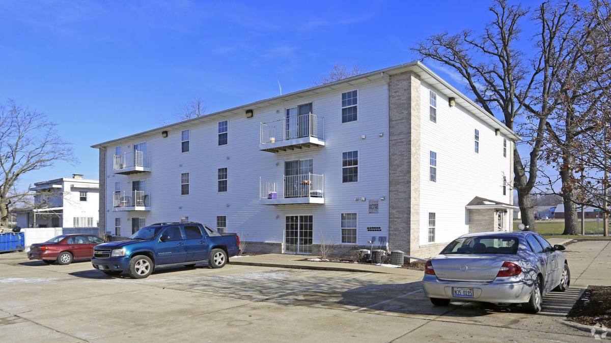 Apartment for rent at 102 Donnie Dr, Bloomington, IL 61704