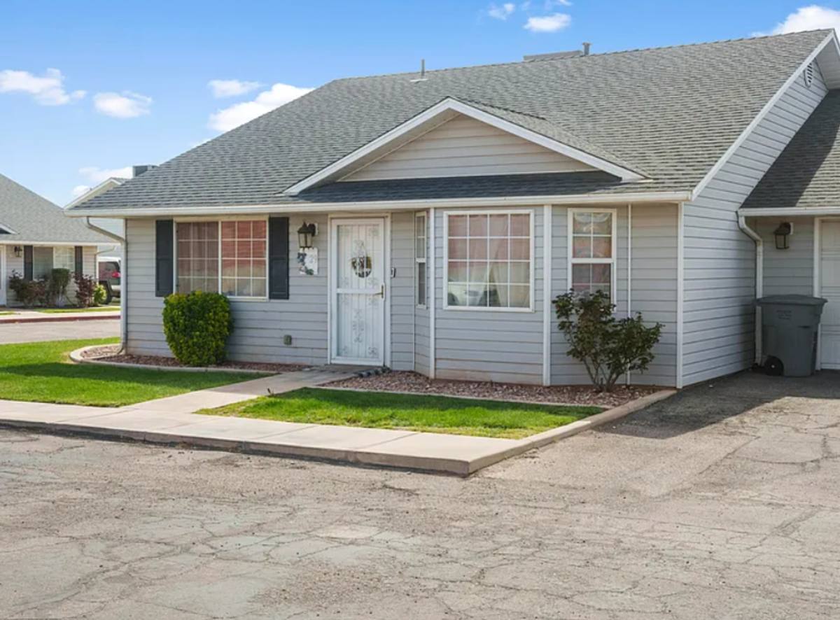 Townhouse for rent at 1015 S River Rd, Saint George, UT 84790