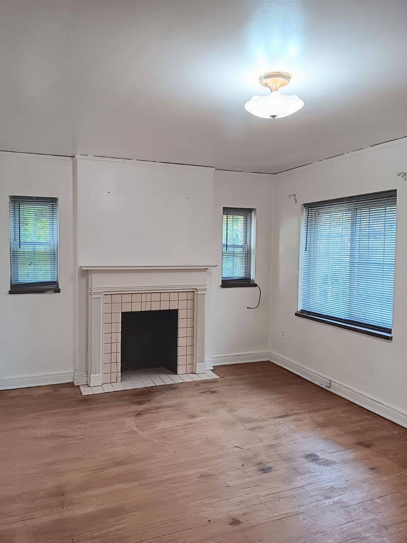 Apartment for rent at 805 Somerset Dr, Charleston, WV 25302