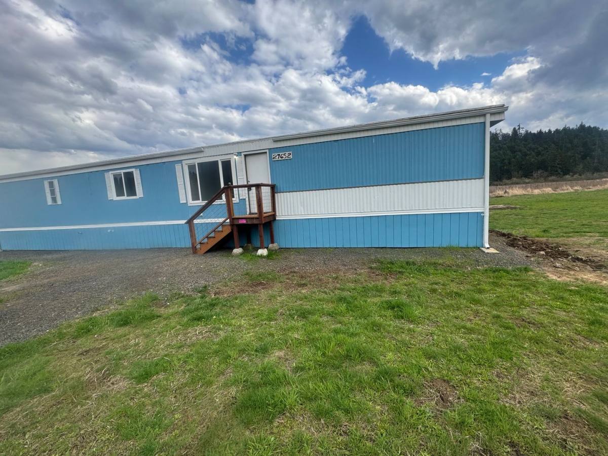 House for rent at 27652 Siuslaw River Rd, Lorane, OR 97451