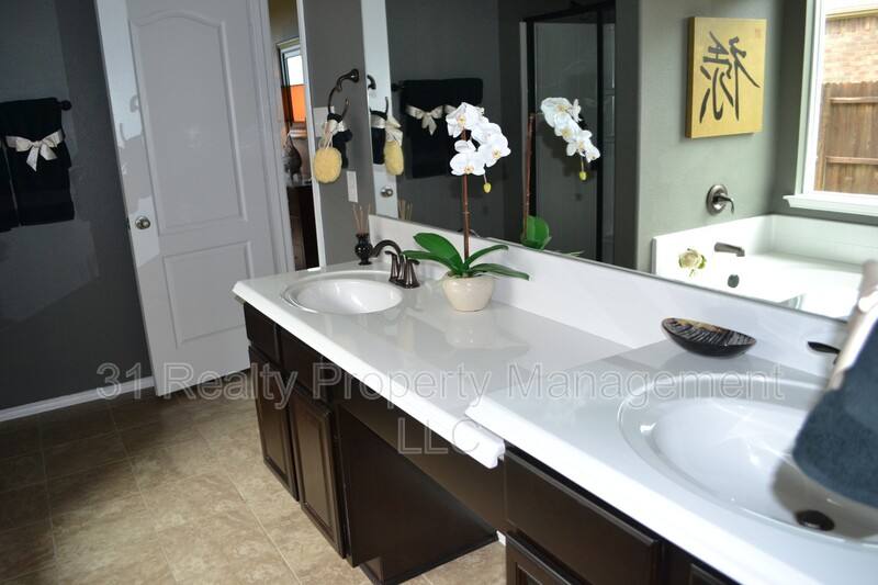 House for rent at 917 Swan Ridge Dr, Sherman, TX 75092