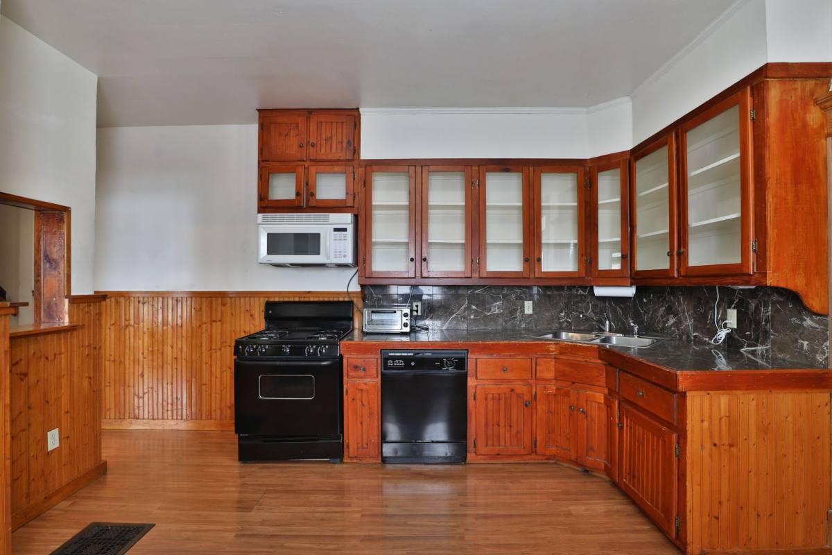 Townhouse for rent at 21 E Blake Ave, Columbus, OH 43202