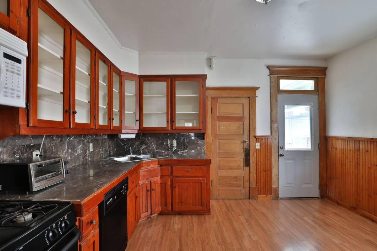 Townhouse for rent at 21 E Blake Ave, Columbus, OH 43202