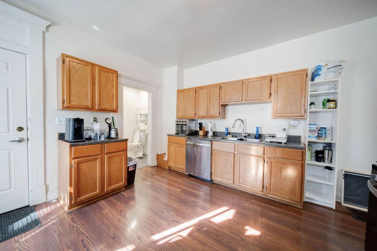 Townhouse for rent at 73 E Maynard Ave, Columbus, OH 43202